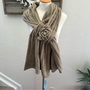 Mud pie‎ Tan Cable Knit Wrap Scarf with Flower Accent NWT